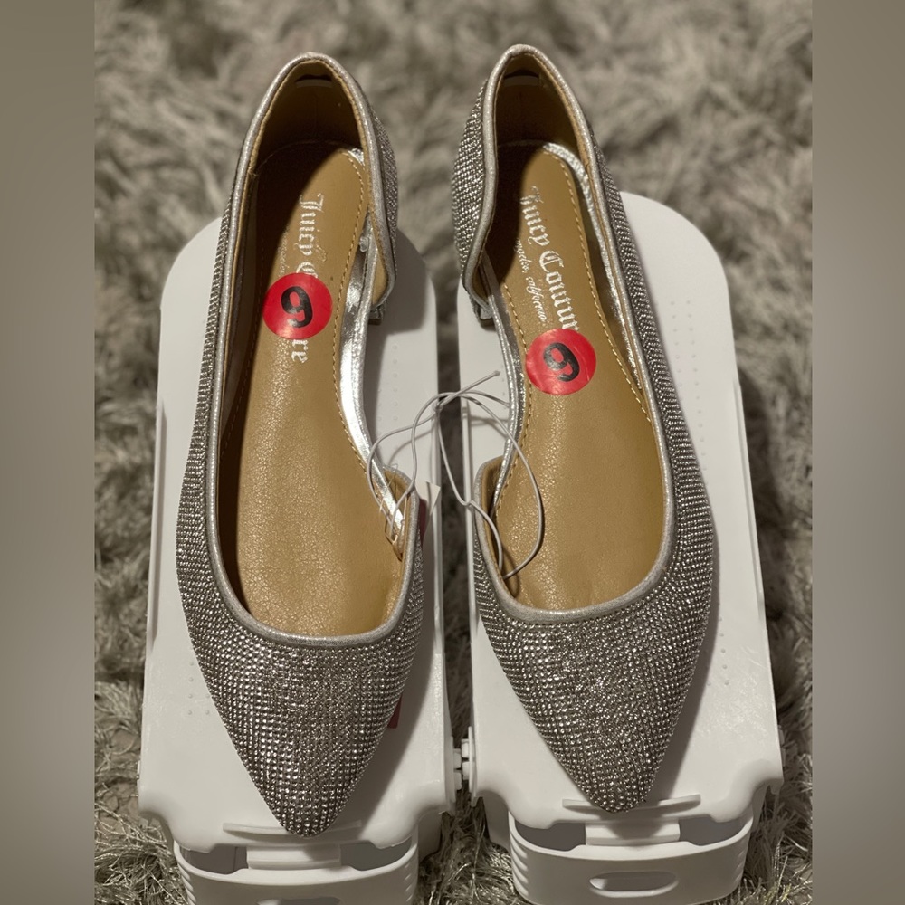 New JUICY COUTURE PADEN FLATS
